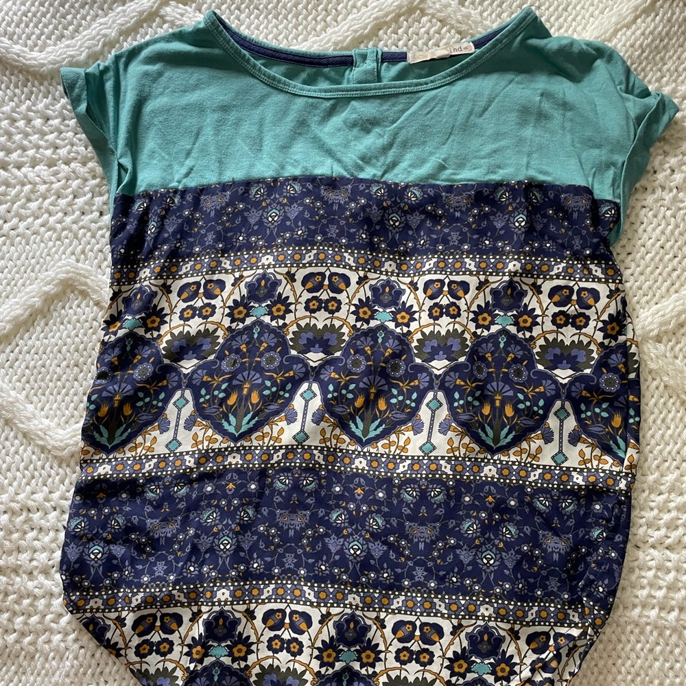 Patterned Blouse - Picture 2 of 5